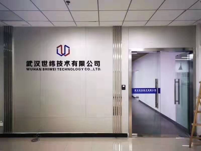 武漢創(chuàng  )意匯廣告公司為武漢世緯技術(shù)有限公司安裝背景墻